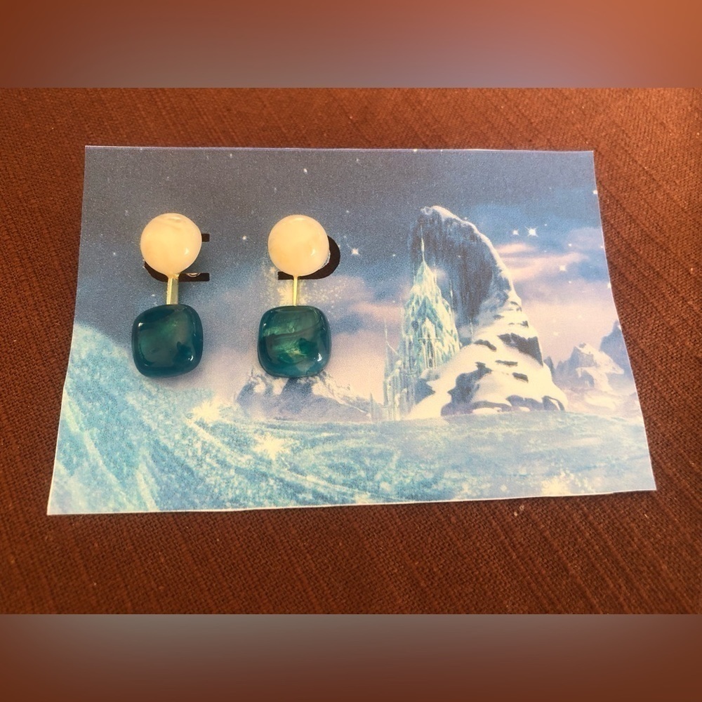 Disney Frozen Elsa Earrings - Picture 4 of 4